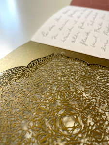 Haripriya-Typo-Mantra-Karte-001-Glueckwunsch-Schrift-c